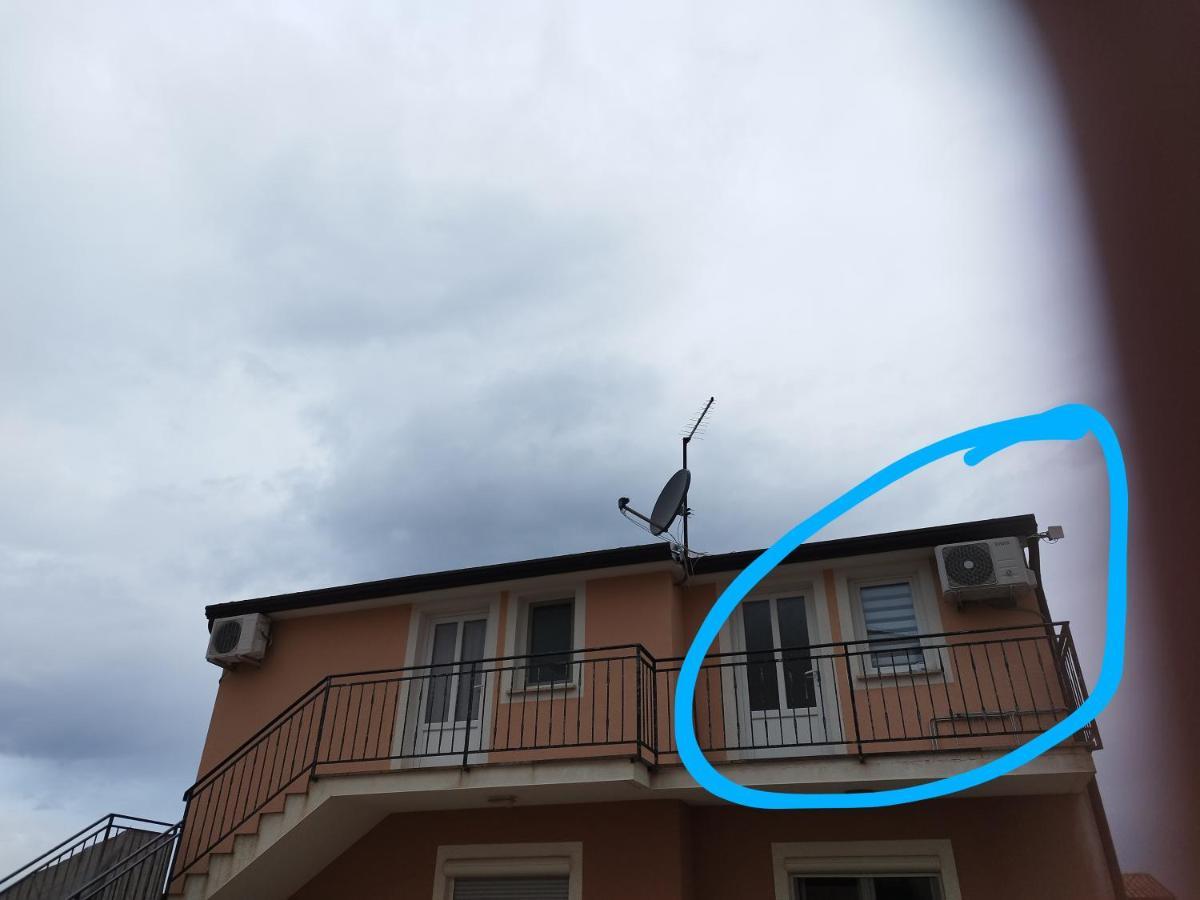 Tonis Apartment Буйе Екстериор снимка